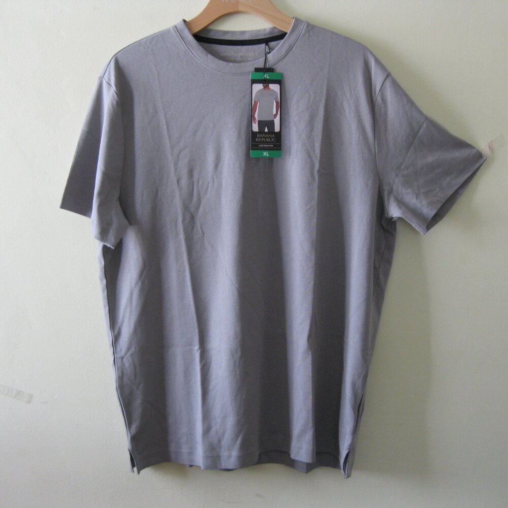Banana Republic Men’s Luxe Touch 100% cotton Crew neck Tee, color  Gray, Size XL